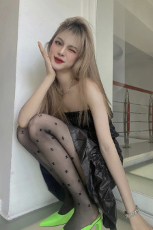 被男同桌脱了奶罩亲胸